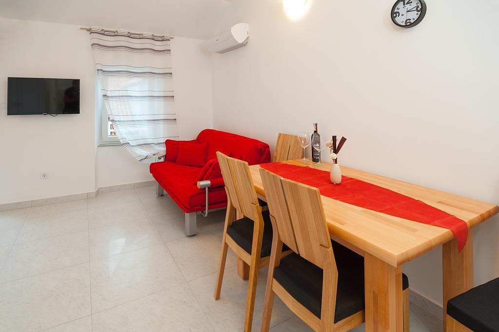 Apartments Marta Baska Voda Bilik gambar