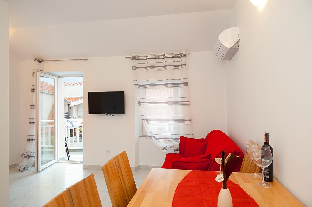 Apartments Marta Baska Voda Bilik gambar