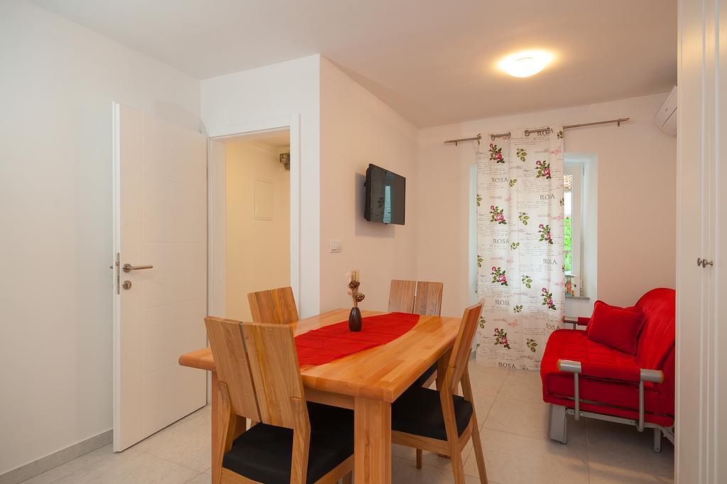Apartments Marta Baska Voda Bilik gambar
