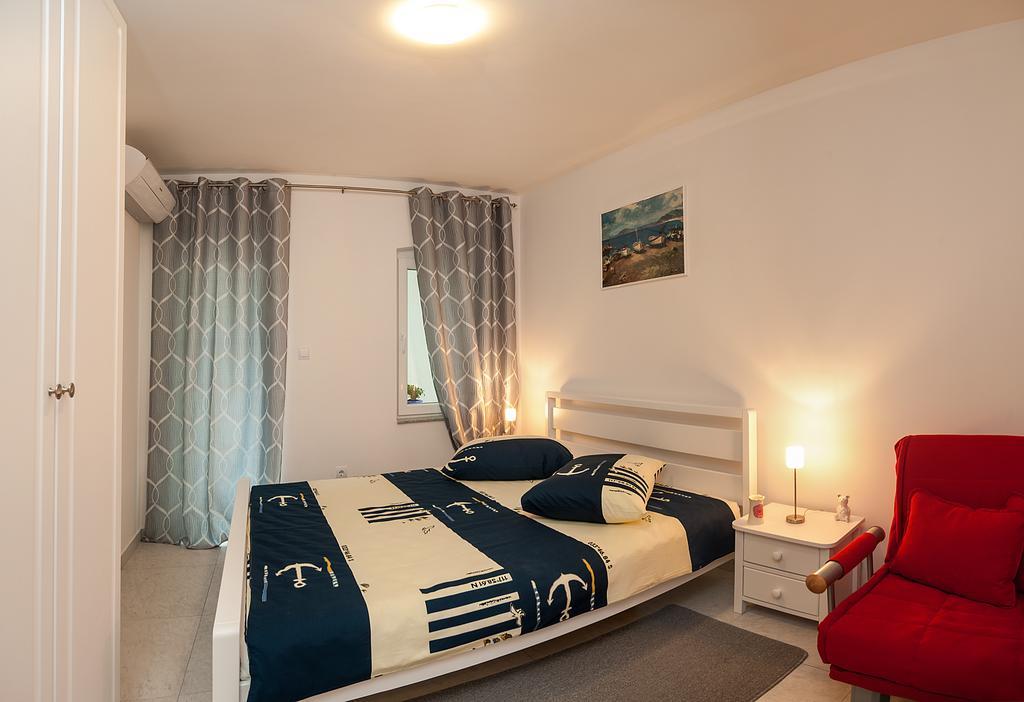 Apartments Marta Baska Voda Bilik gambar
