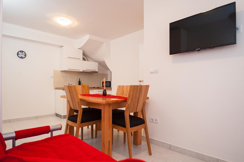 Apartments Marta Baska Voda Bilik gambar