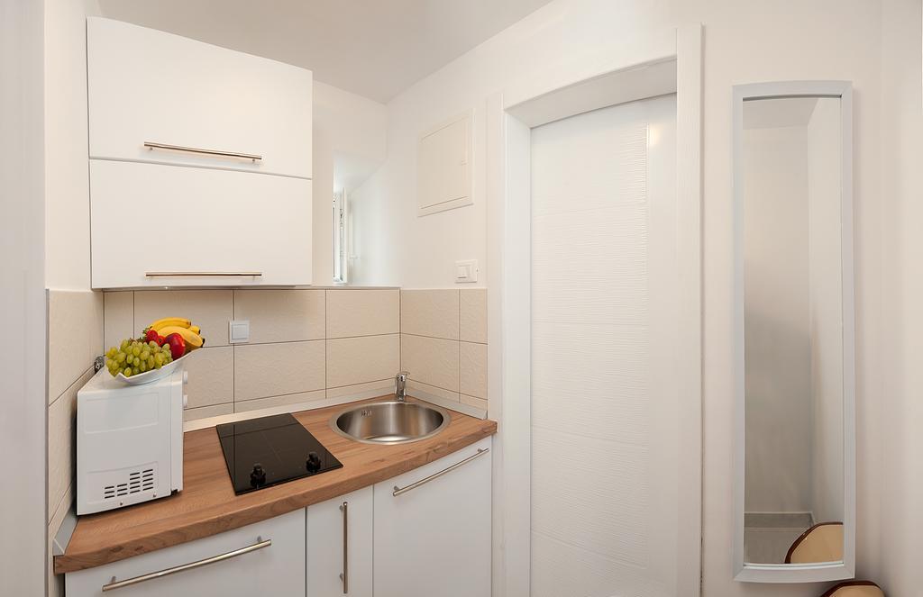 Apartments Marta Baska Voda Bilik gambar